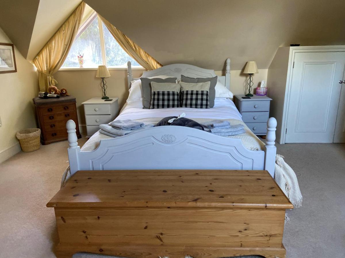 5 Charlton Mill Way B&B Чичестер Экстерьер фото
