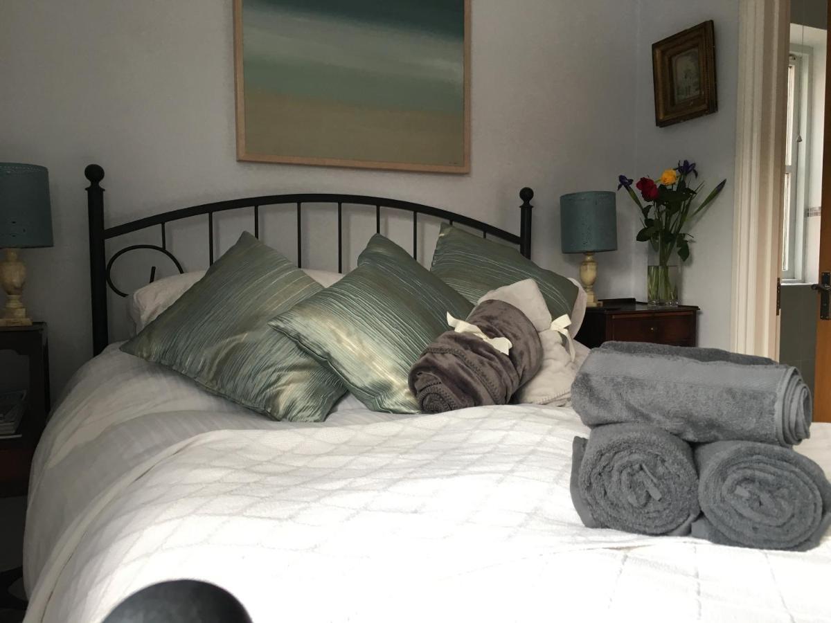 5 Charlton Mill Way B&B Чичестер Номер фото